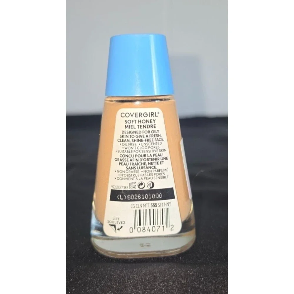 Covergirl Clean Liquid Foundation 1555 Soft Honey - Original Discontinued NEW